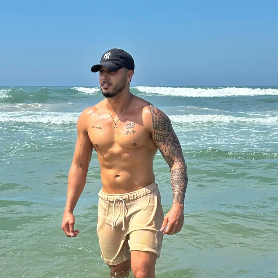 Joe Alessandro no mar em Capão da Canoa, litoral norte do RS